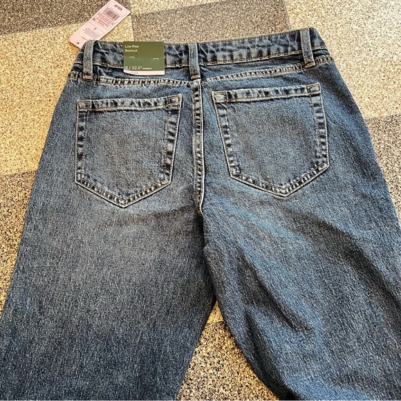 NWT Wild Fable Women's Easy Rigid Low Rise Boot Cut Jeans- Medium Wash Size 2 - Picture 8 of 10